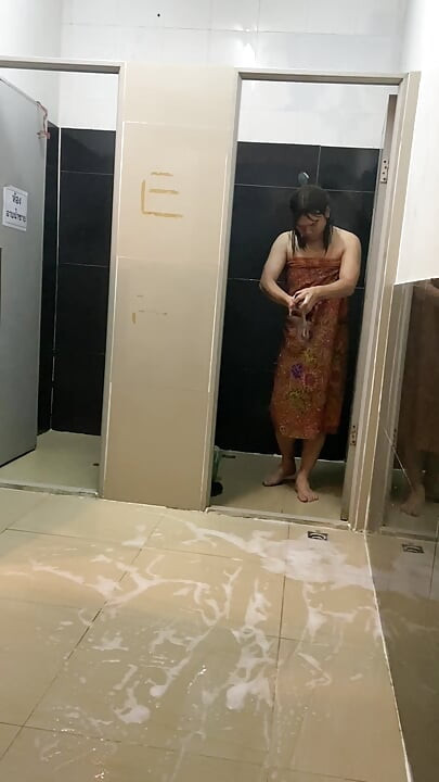 Behind the scenes of the shower clip