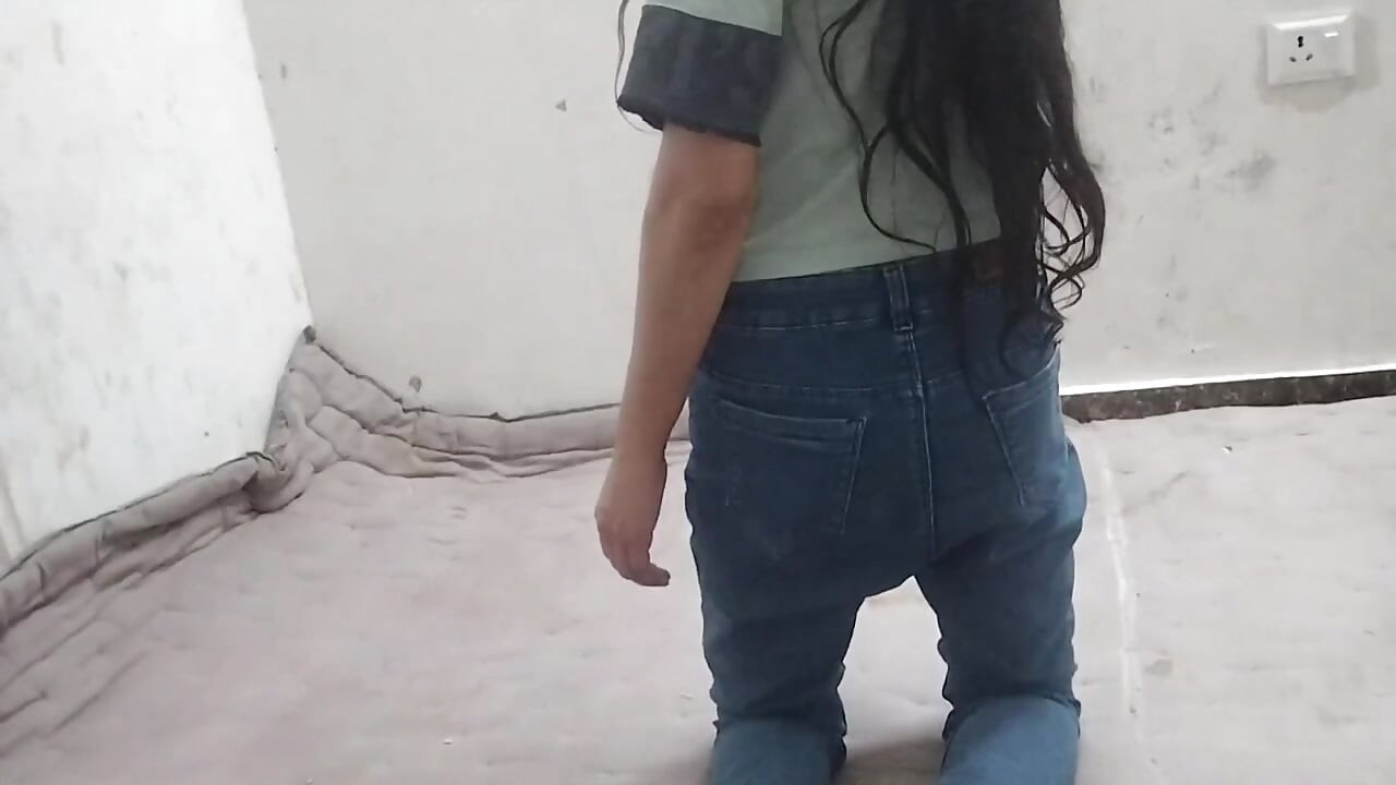 Cute step sister ko bathroom me pakad ke jabar dasti pela