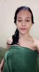 asian strip and show her big tits and pussy