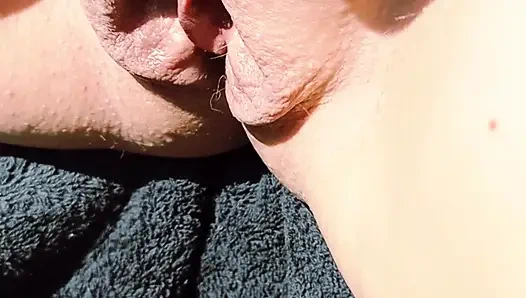 Tirai merah mudaku yang menggantung