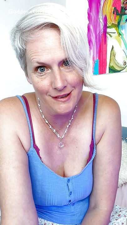 Best Friend's Mom Rate My Cock and Gave Me JOI