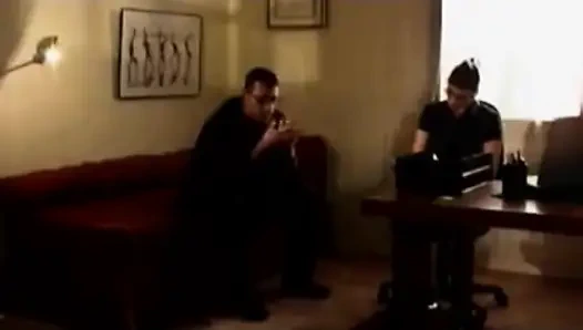 Olgun sarışın ateşli oyuncu seçmelerinde zonklayan büyük zenci gırtlağına kadar alıyor