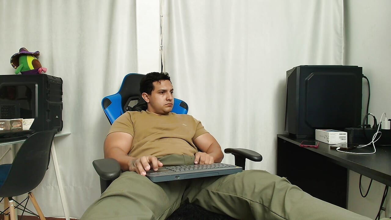 I like to masturbate in the office