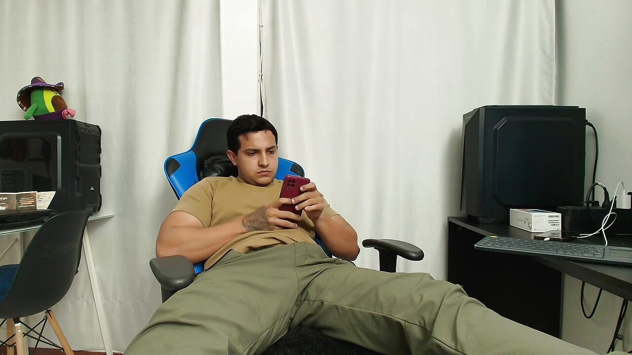 I like to masturbate in the office