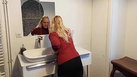 Reife Blonde Ehefrau Genießt Sex Zwischendurch