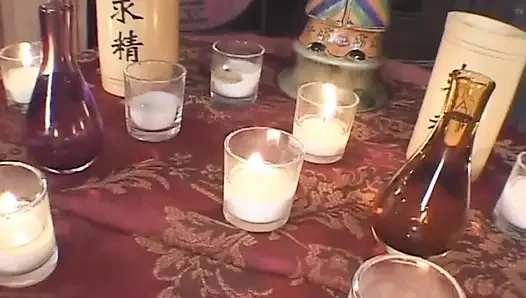 Versaute ebenholz-schlampe isst sperma nach wilden fick mit bbc