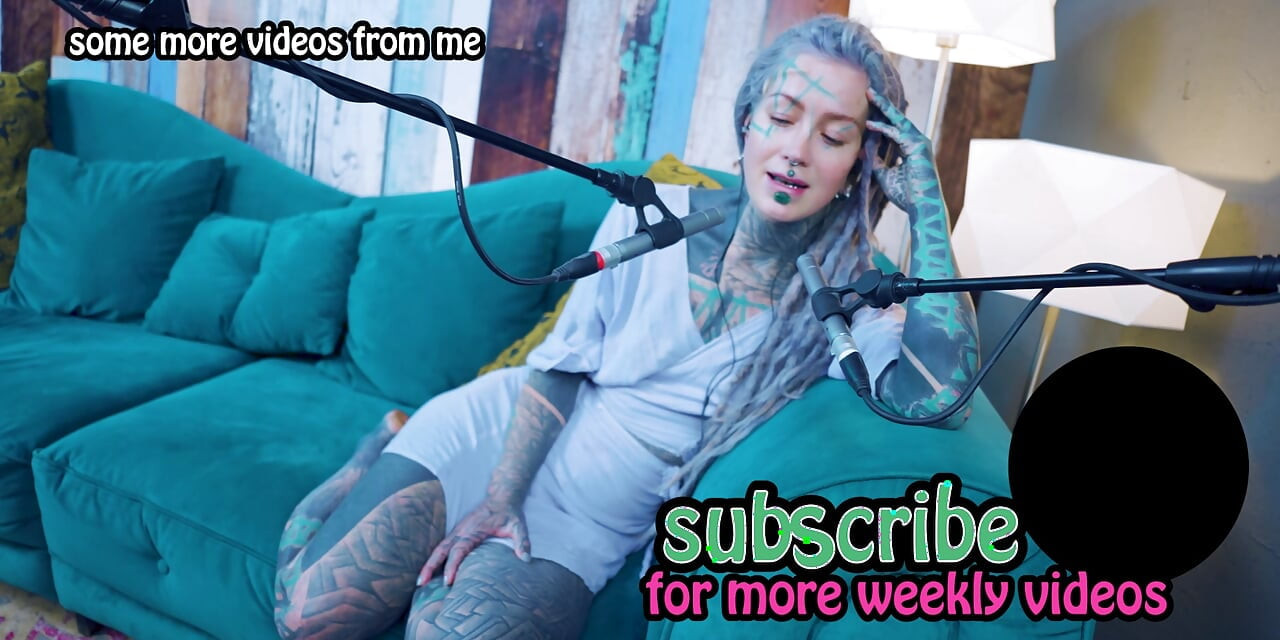 Je parle de K - Bonté - ASMR podcast SFW parlant goth fille mince, dreadlocks, modèle tatoué, fille encrée