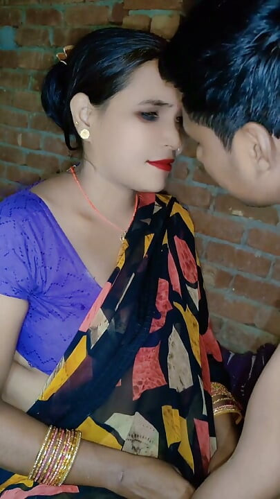 Desi Married Girlfriend in Saree Was Fucked Hard by Boyfriend in Hindi Audio