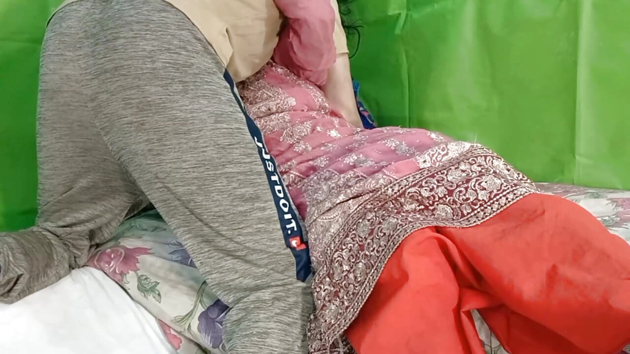 Bengalska hidžab bhabi uživa sa svojim deborom.