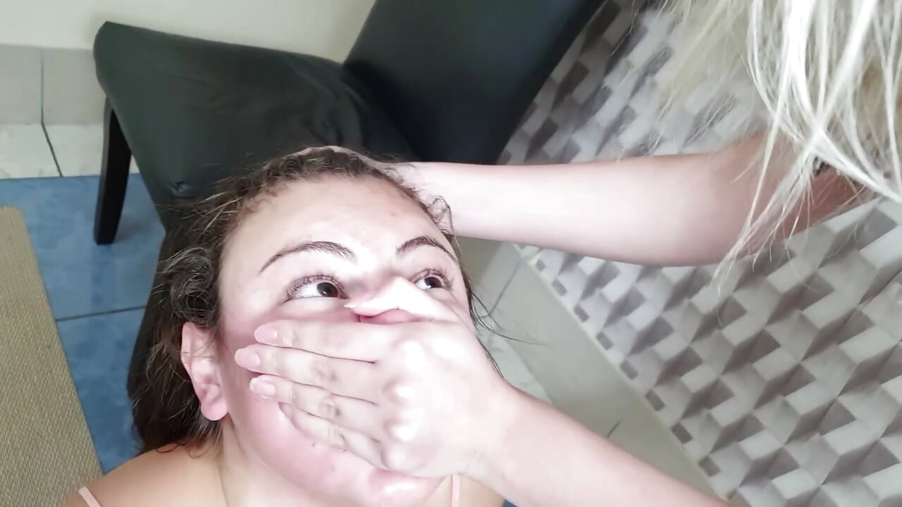 Face Slapping Amateur Babes