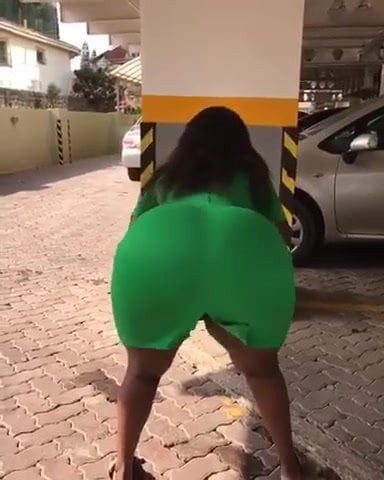 Big ass shaking