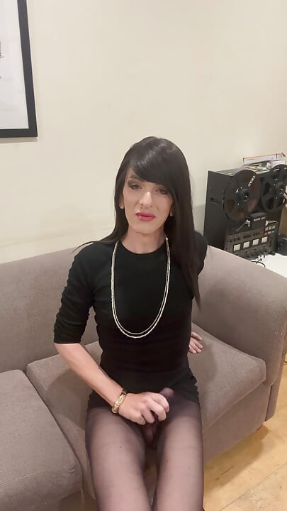Trans mum is ready for your cock!