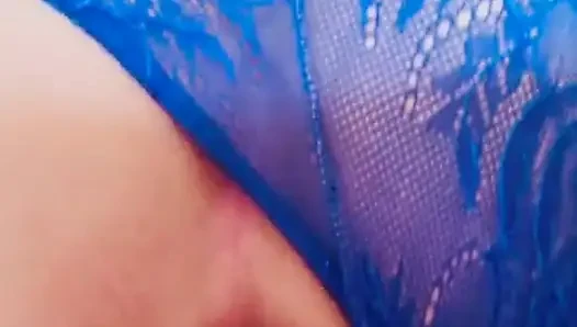 Riesigen dildo lutschen und reiten