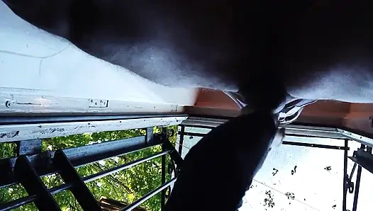 Anal seksten sonra güzel yüzünün her yerine sperm! Yakın çekim döl yutma