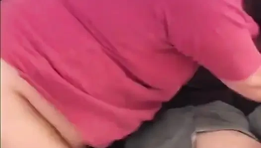 İri güzel kötü kızlar: dağınık iri güzel kadın temizlik yapıyor