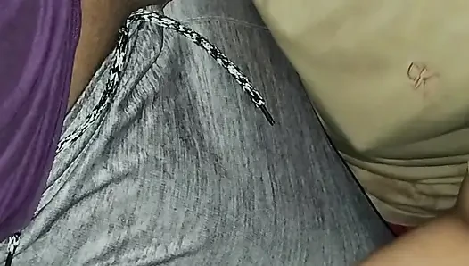 Sana aynı yarağı emiyor ve yarağını boşalttı