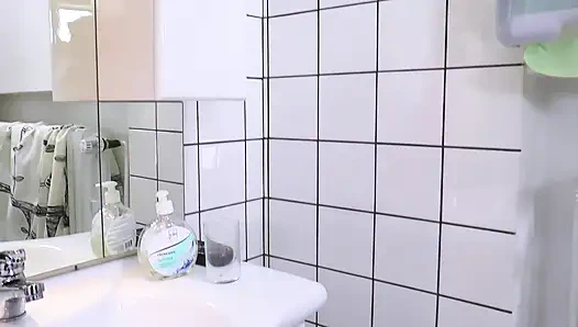 Blonde Babe Ultimate Piss Battle DP Fuck