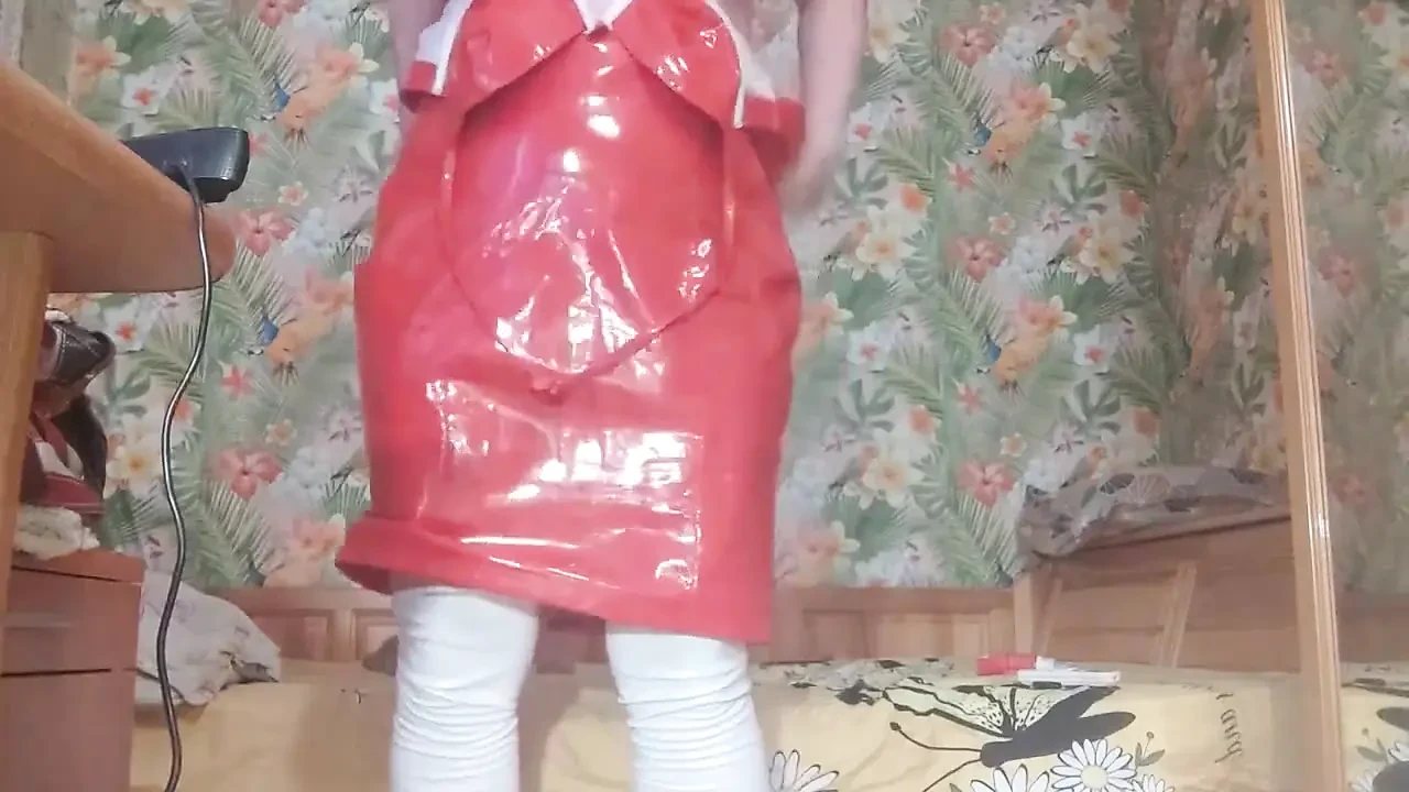 Pissing,mature,high heels