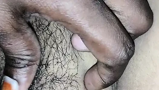 Barang-barang istri saya sangat hitam sehingga itu adalah kesenangan yang menyenangkan.