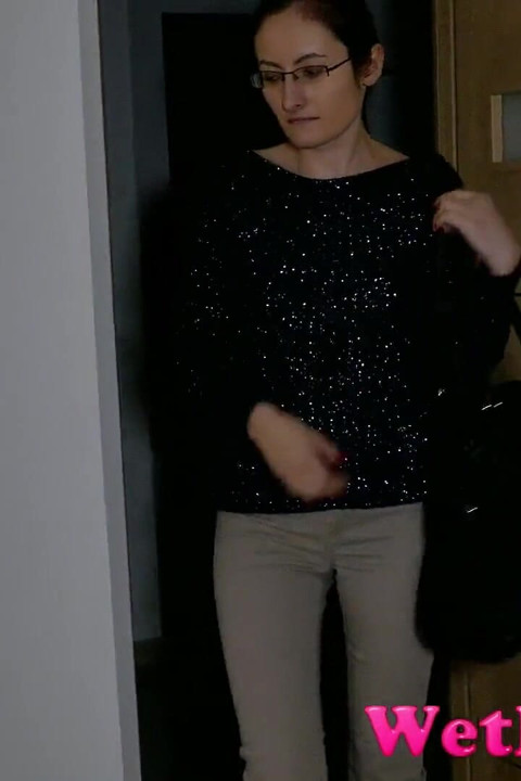 Jeans button stuck, she has to pee in her pants Wetting her jeans and pouring pee from her shoes.