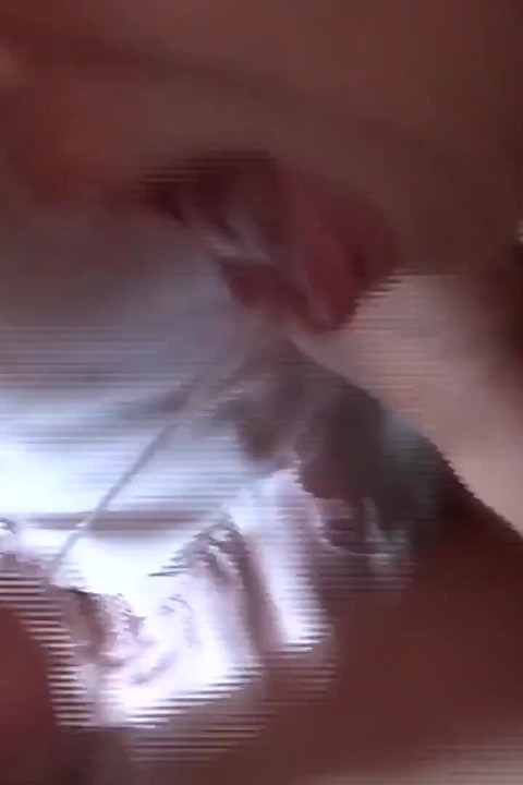 Друзья моего пасынка кладут свои члены мне в рот, а я сосу их до тех пор, пока они не кончают