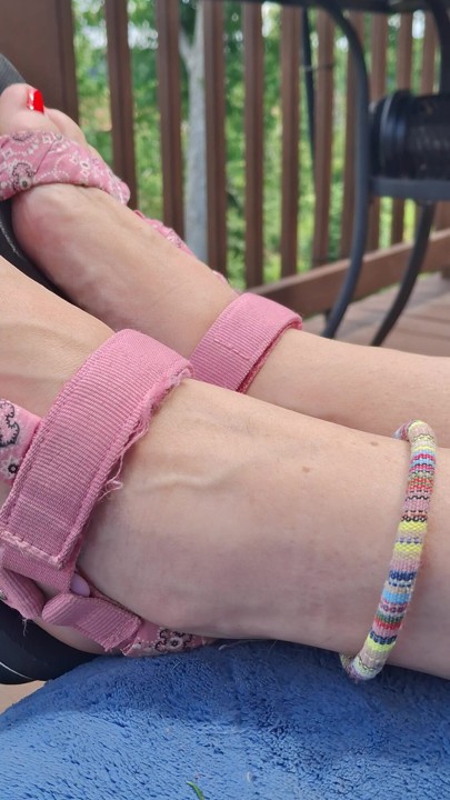 Cute pink sandals and red sackable toes