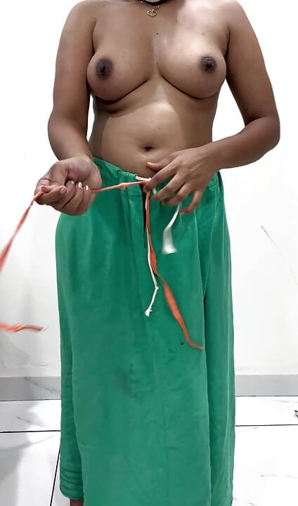 ভোদা আর ক্লিট চাটা যতক্ষণ না সে স্কুয়ার্ট করে আসল অর্গাজম স্পন্দিত করে