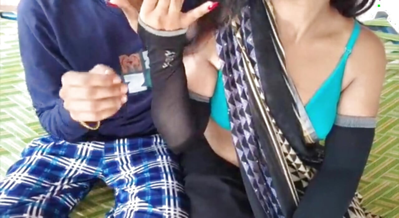 Back saree with pink panty me hot sexy bhabhi ki chudai