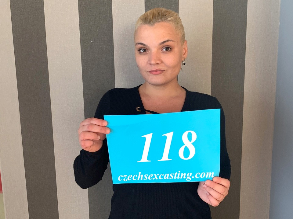 Těsná blondýnka dostane při castingu bušení
