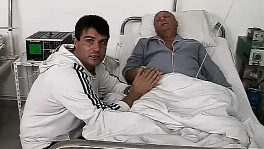 Suster nakal ini dientot habis-habisan saat lagi asik seks threesome di rumah sakit