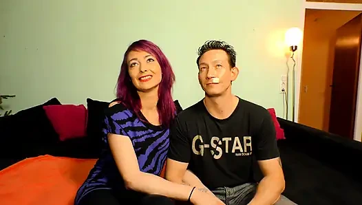 Cewek nakal bertato dengan lingerie merah lagi asik ngentot kontol dengan ganas