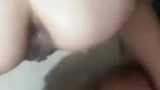 Zevk içinde inliyor