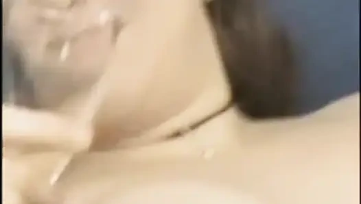 İki seksi hatun birbirlerinin amını tatmin ediyor