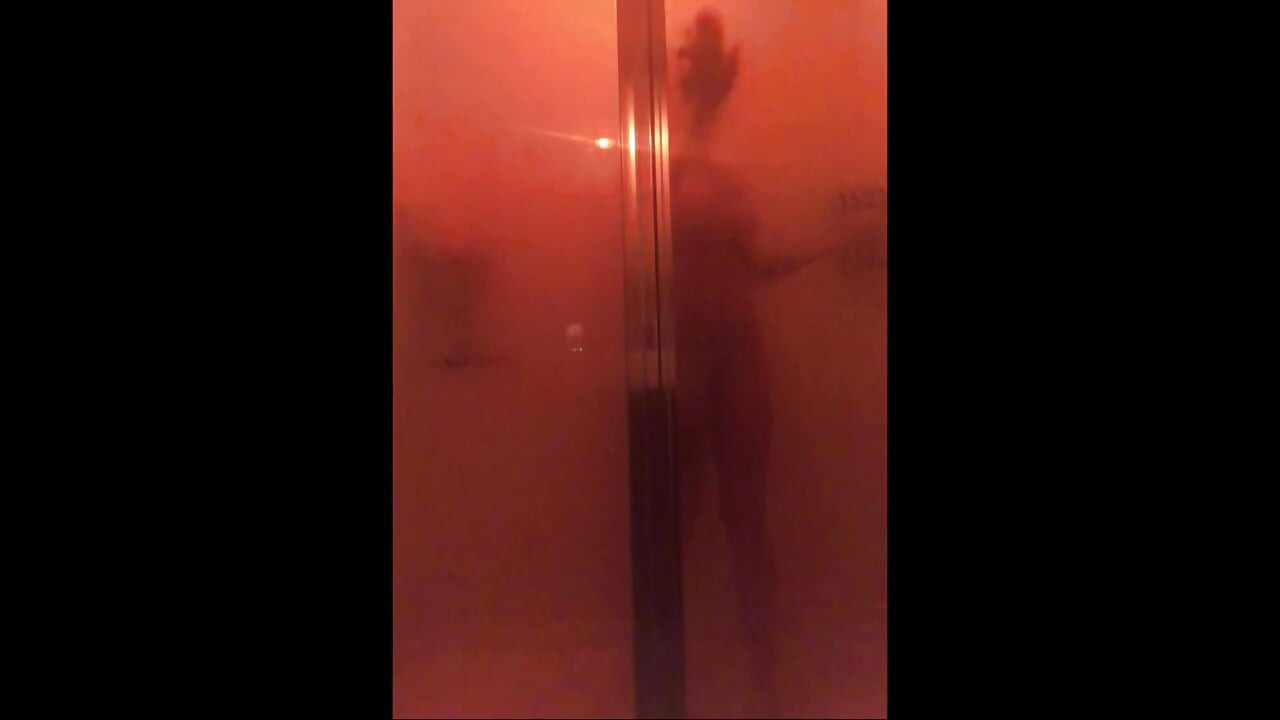 Трохи сольного задоволення в душі