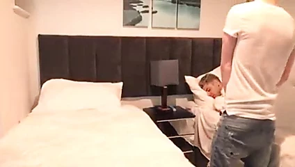 Dövmeli sürtük çocuk