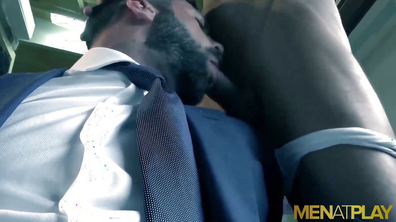 Menatplay - Muscular Emir B. barebacks Hector De Silva