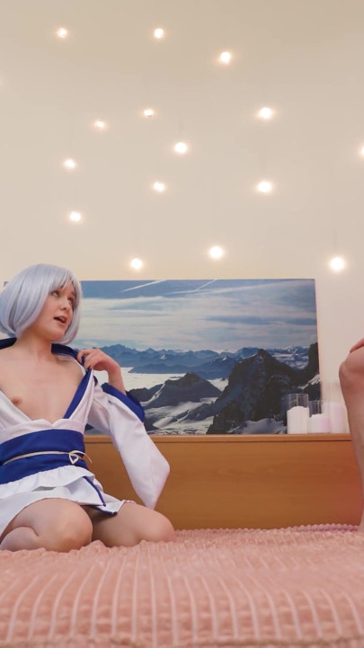 Ally si cewek mungil kimono yang lagi sange berat ini tau banget caranya muasin kontol besar pria ini