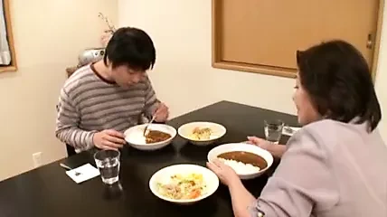 奶奶乱搞孙子日本