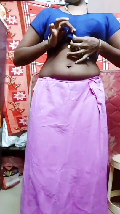 Desi Indische Tamil vrouw Renu naakt live oproep sugar stiefvader tieten slaan poesje vinger kont neuken hete stem!