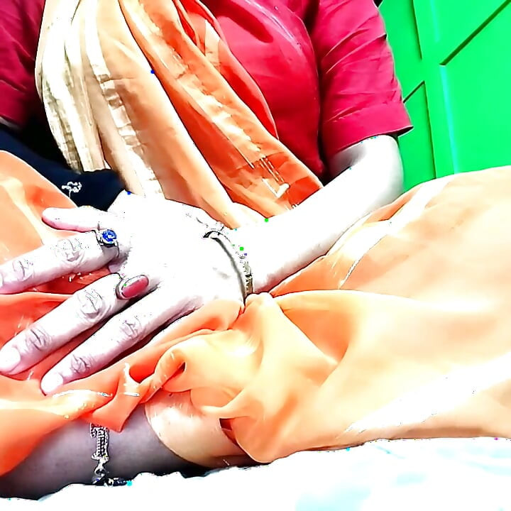 Sensual Desi Beauty Dalam Saree - Perah buah dada cantik bahagian 1