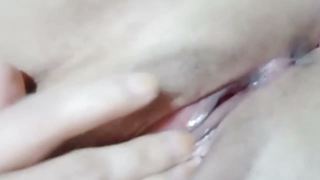 Güzel Kız Doruk Noktasına Mastürbasyon Yapıyor