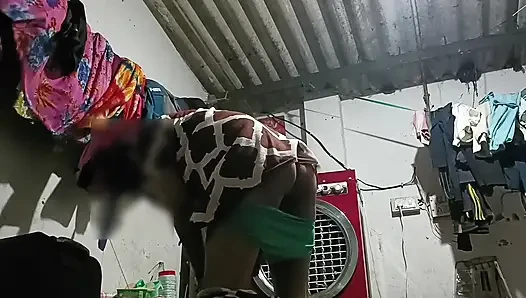 Несмотря на то, что муж в комнате, в конце концов шурину покажут обоим в комнате.