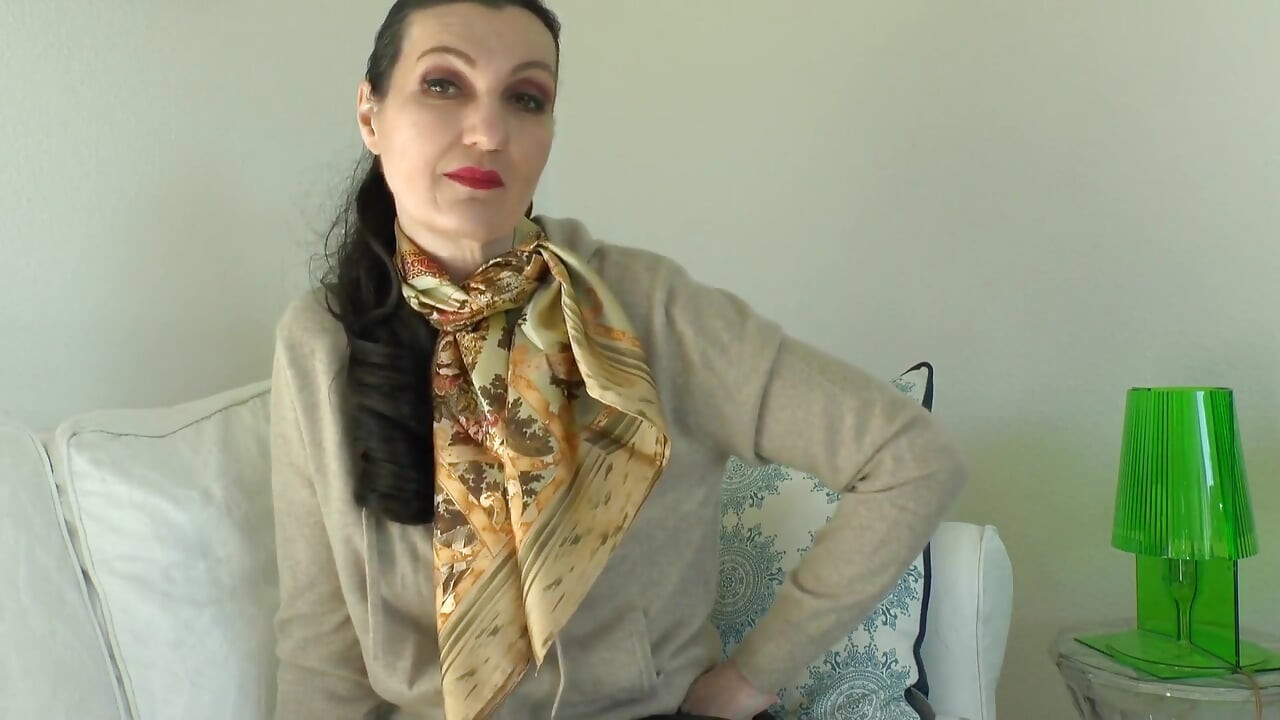 Φορέστε ένα μεταξωτό μαντήλι και αυνανιστείτε μπροστά μου, λαίδη Victoria Valente