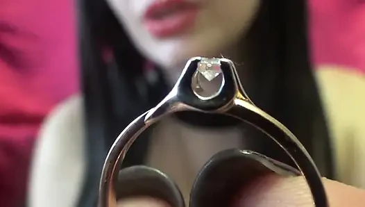 I love to spend your money on golden jewerly!!!!