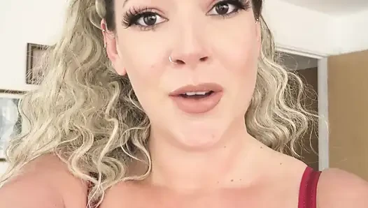 Giantess Sets a Tiny Trap