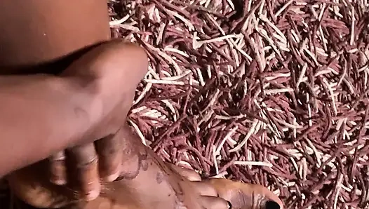 Секция массажа ступней горячей чернокожей крошки