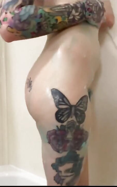 Dirty Girl Soaps up Her Hairy Bush