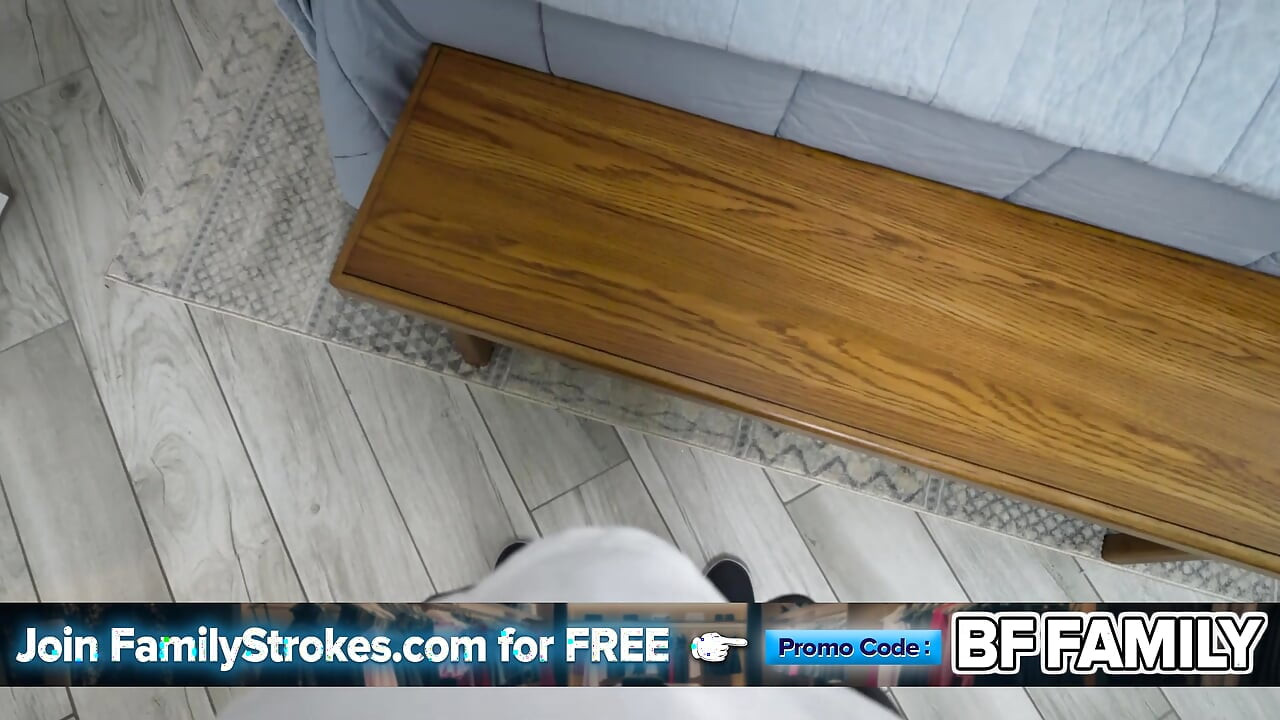 如果他漂亮的继妹和他睡一张床，他们也会分享他们的身体