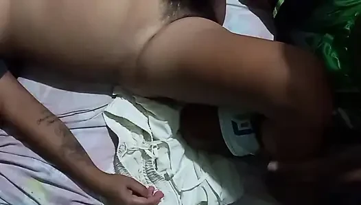 nagtatry na ule sya mag threesome gamit ang dildo