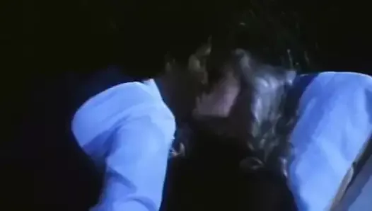 Expérience de baise amusante dans un film porno vintage des années 70